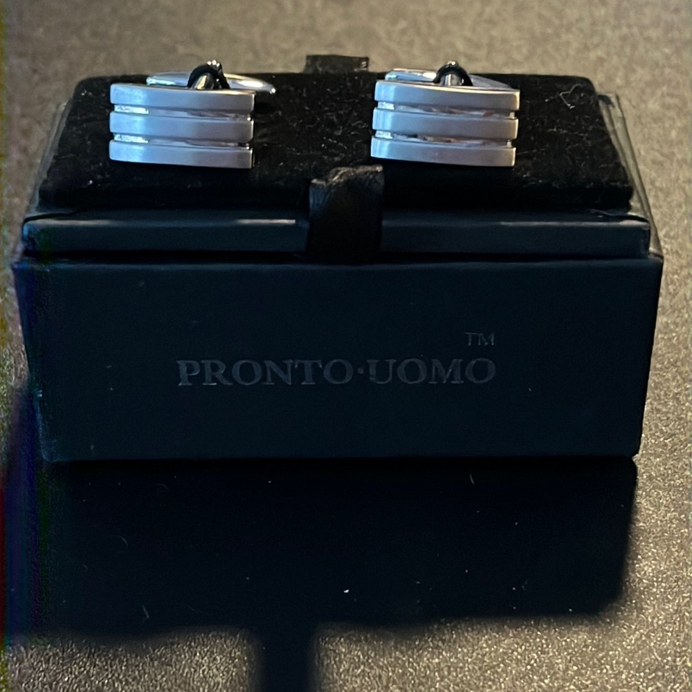 NIB Pronto Uomo silver cuff links